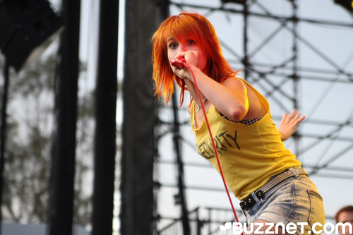paramore at kroq weenie roast 2010